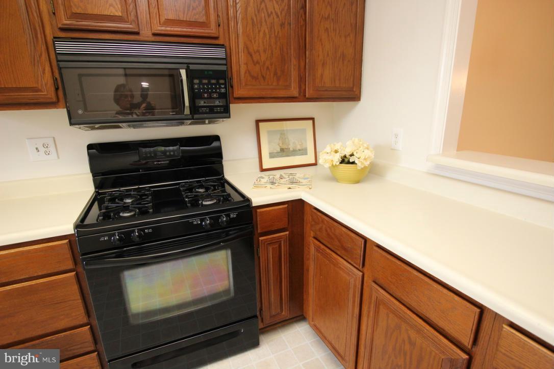 THE OAKTON - Residential Lease