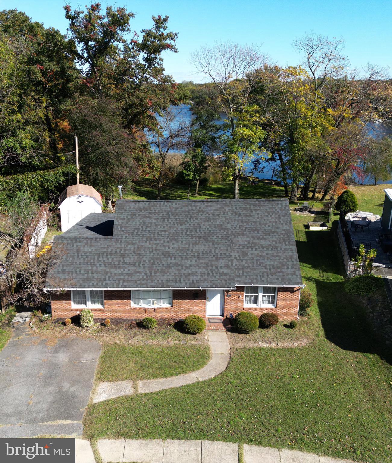 COUNTRY CLUB ESTATES - Residential