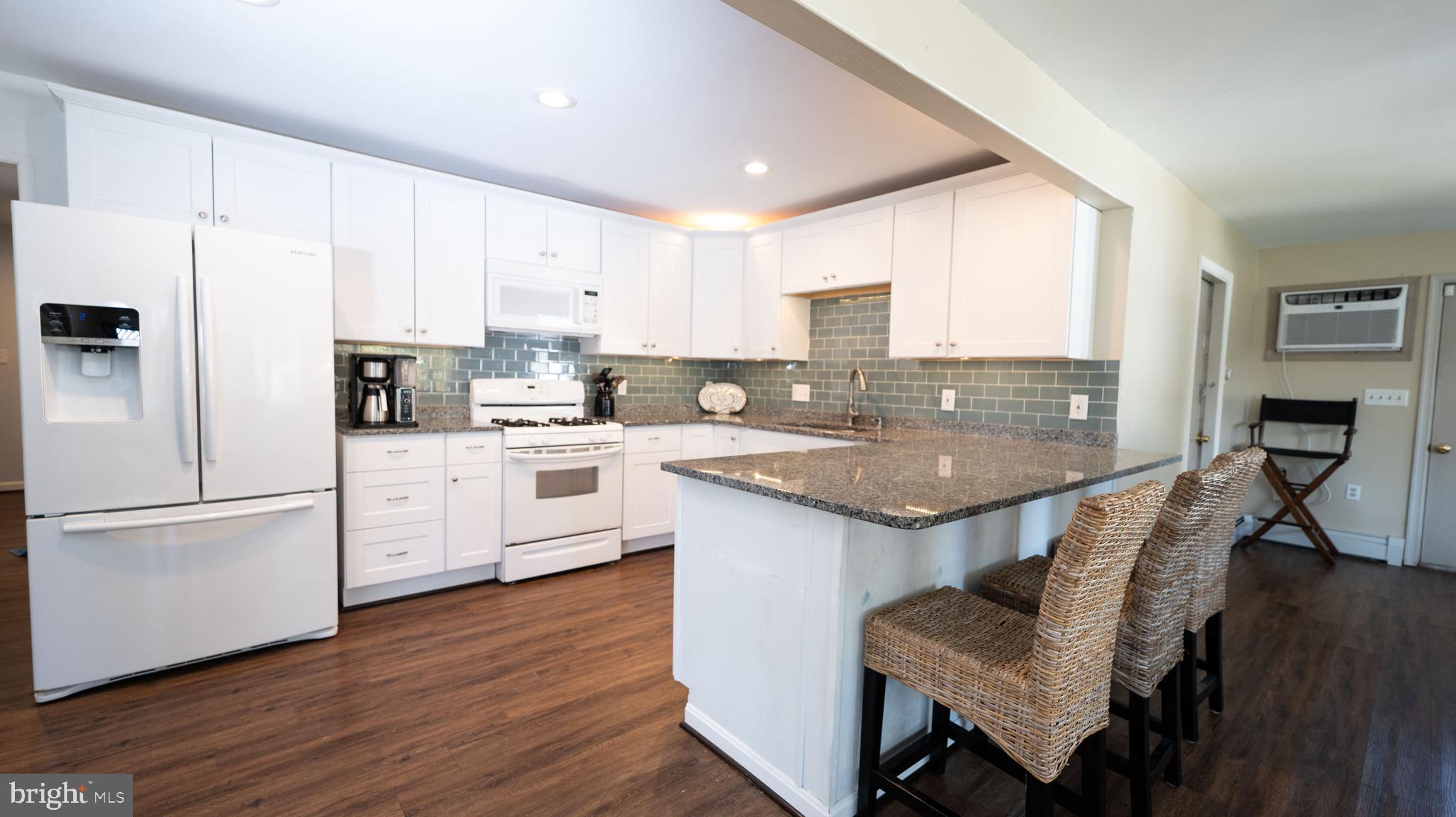 COUNTRY CLUB ESTATES - Residential