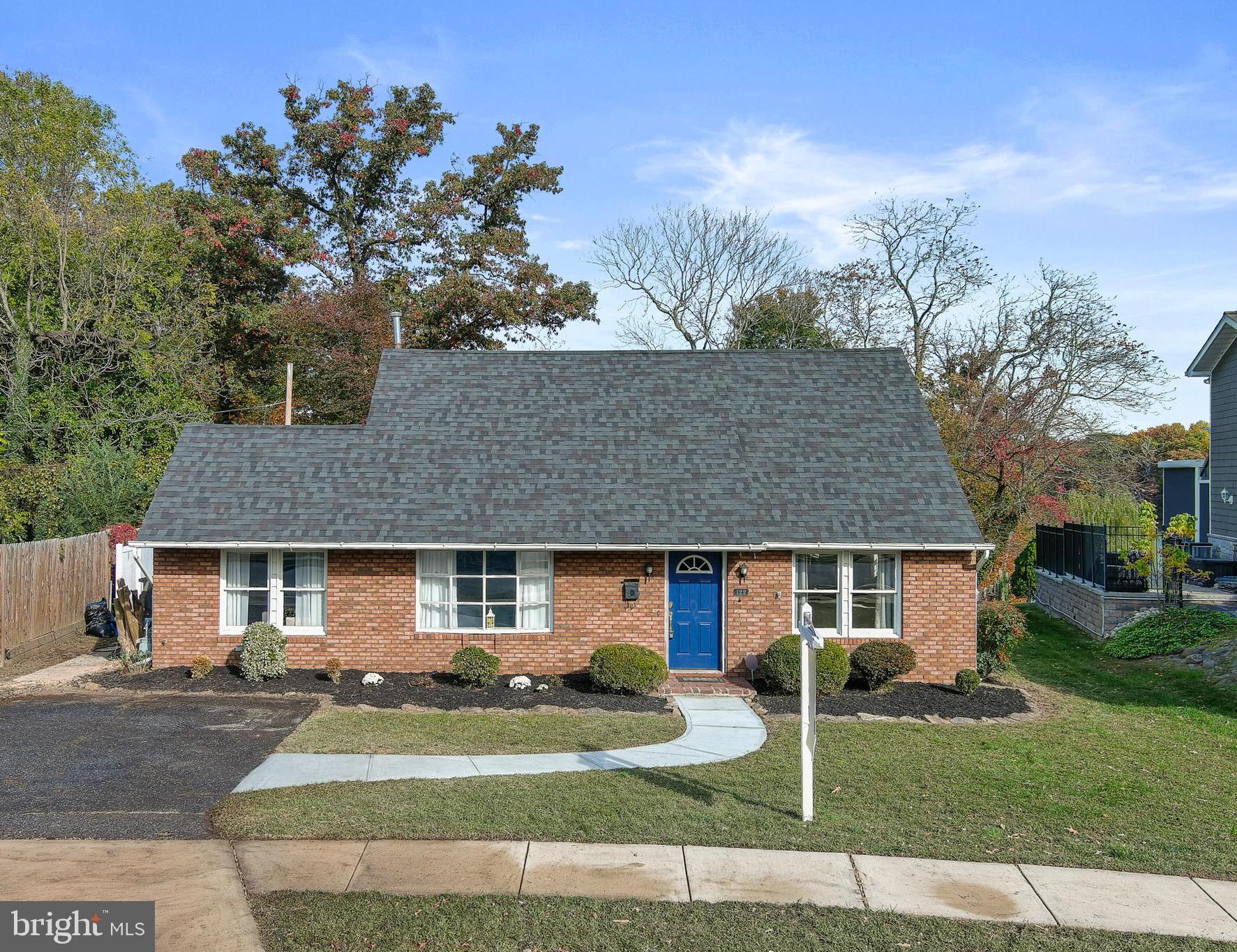 COUNTRY CLUB ESTATES - Residential