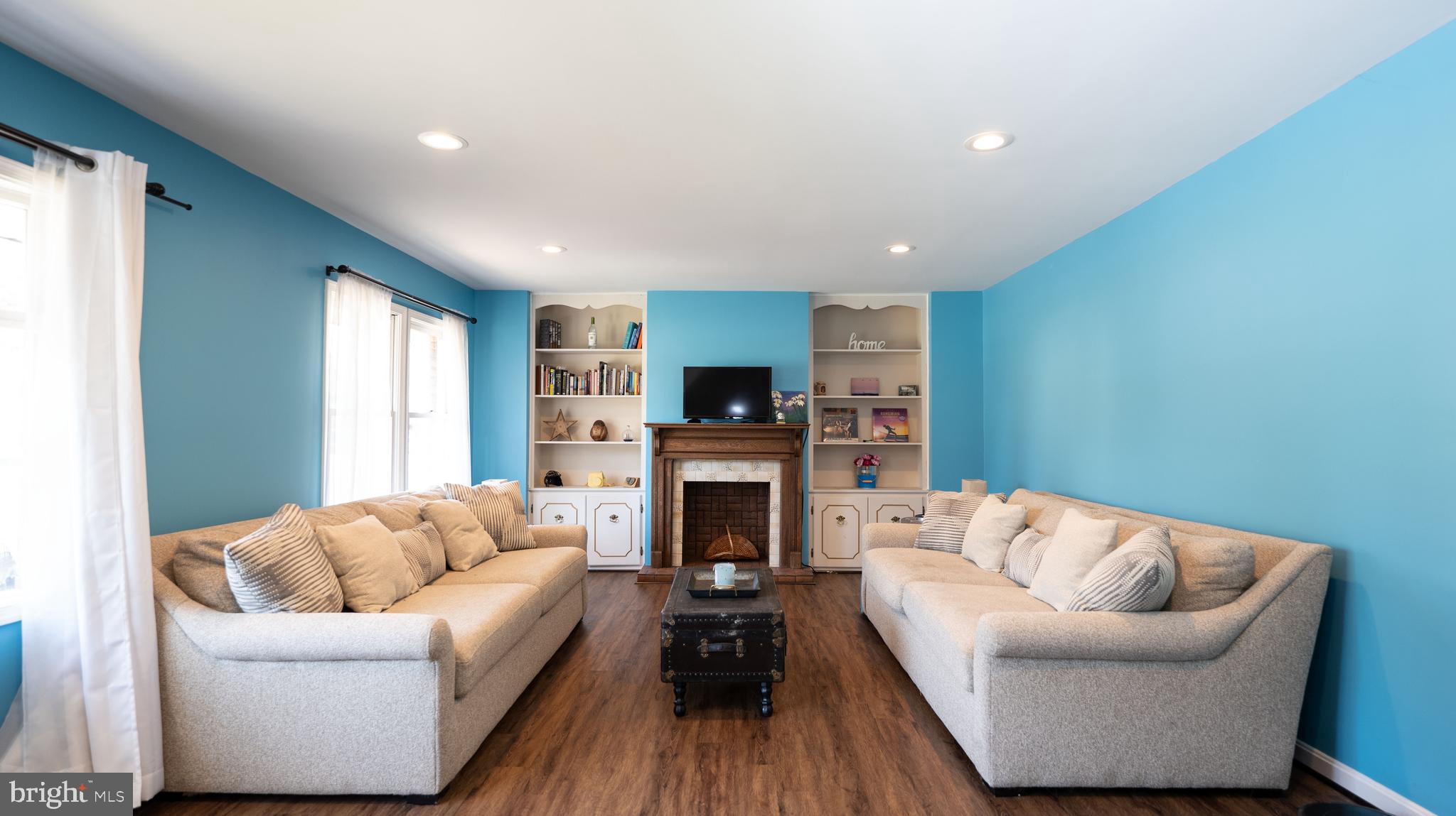 COUNTRY CLUB ESTATES - Residential