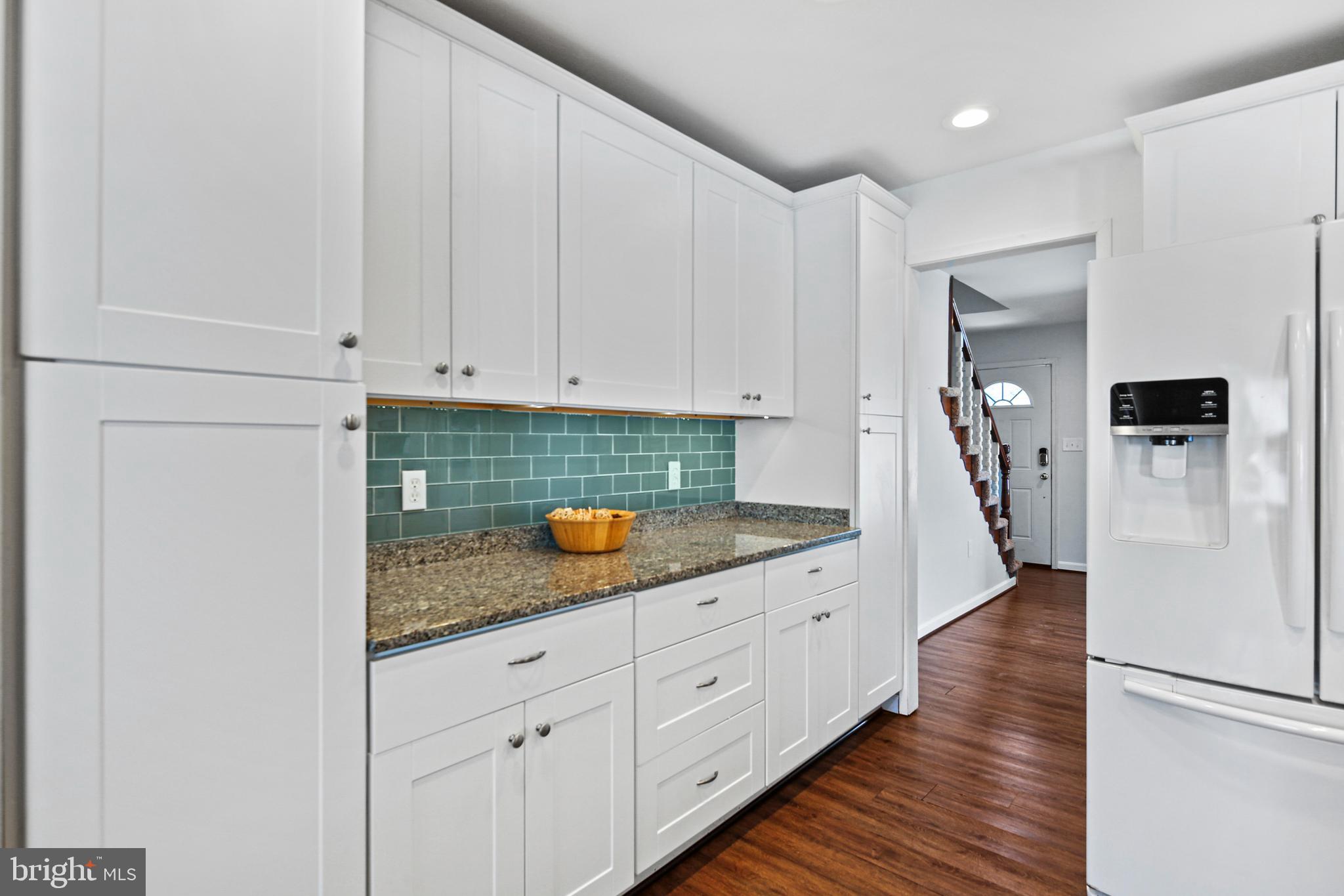 COUNTRY CLUB ESTATES - Residential