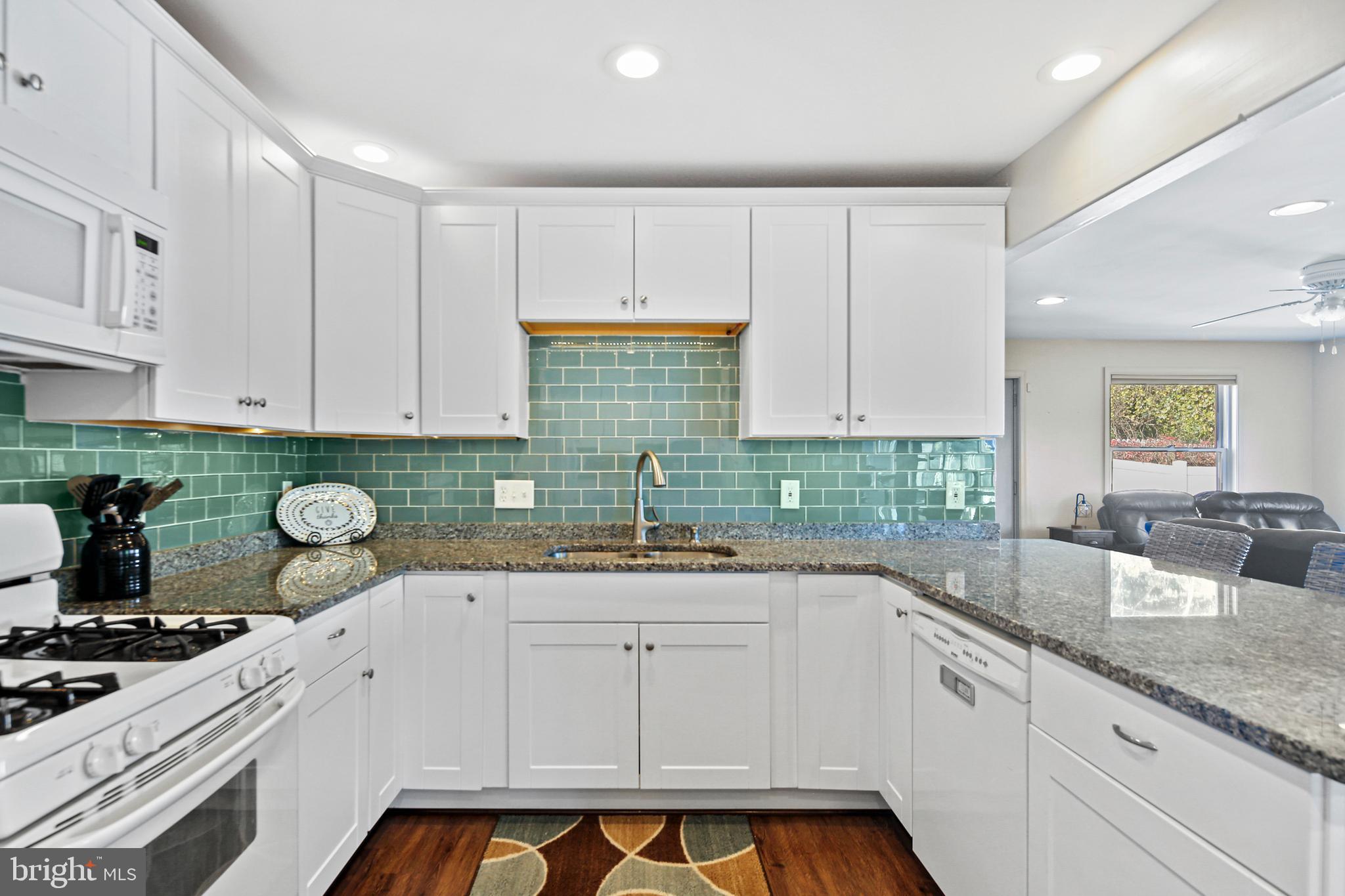 COUNTRY CLUB ESTATES - Residential