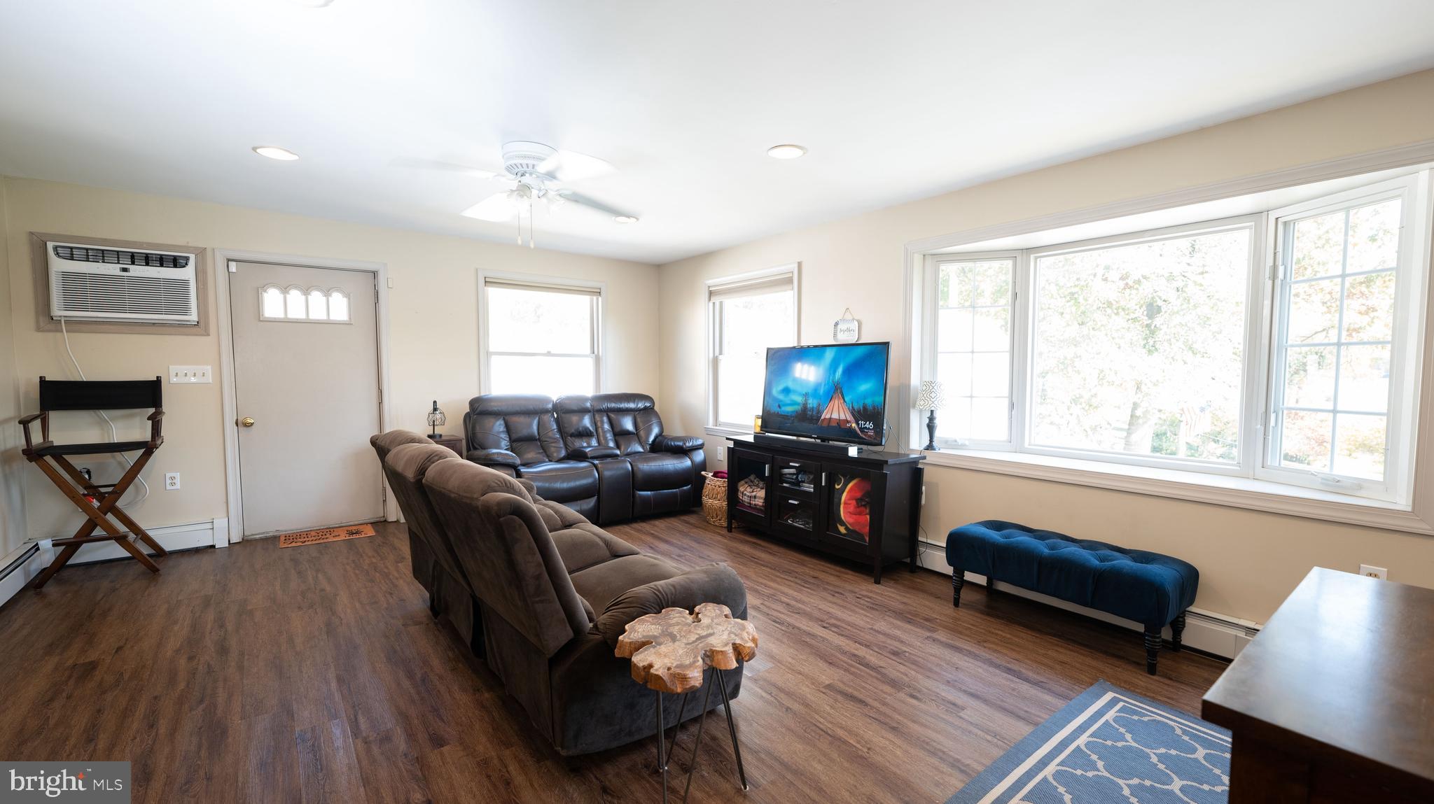 COUNTRY CLUB ESTATES - Residential