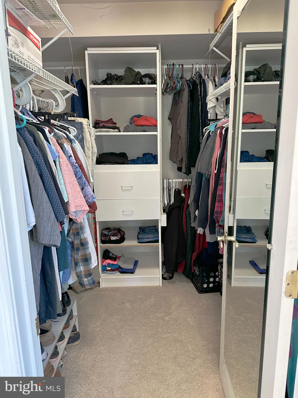 COUNTRY CLUB ESTATES - Residential