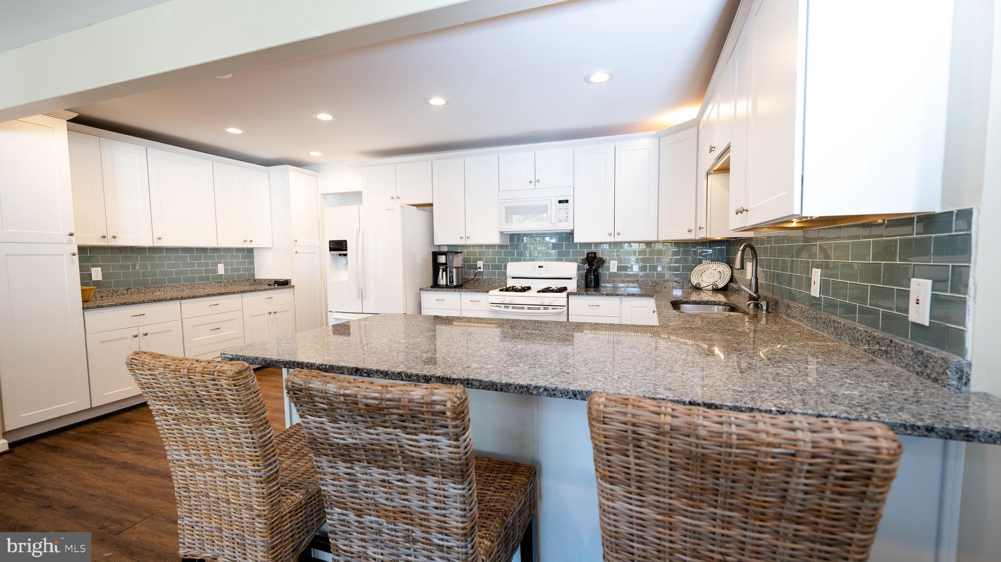 COUNTRY CLUB ESTATES - Residential