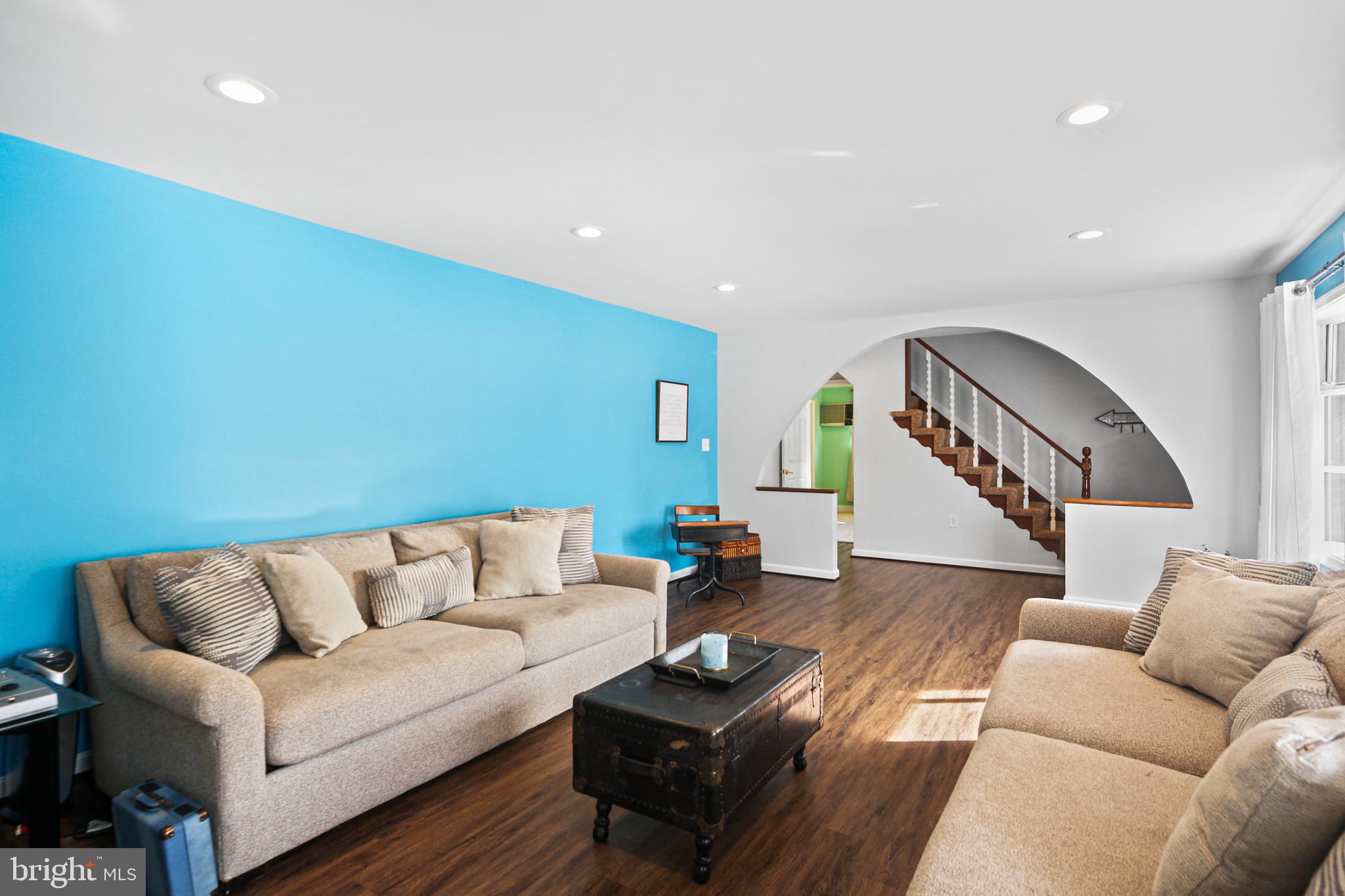 COUNTRY CLUB ESTATES - Residential