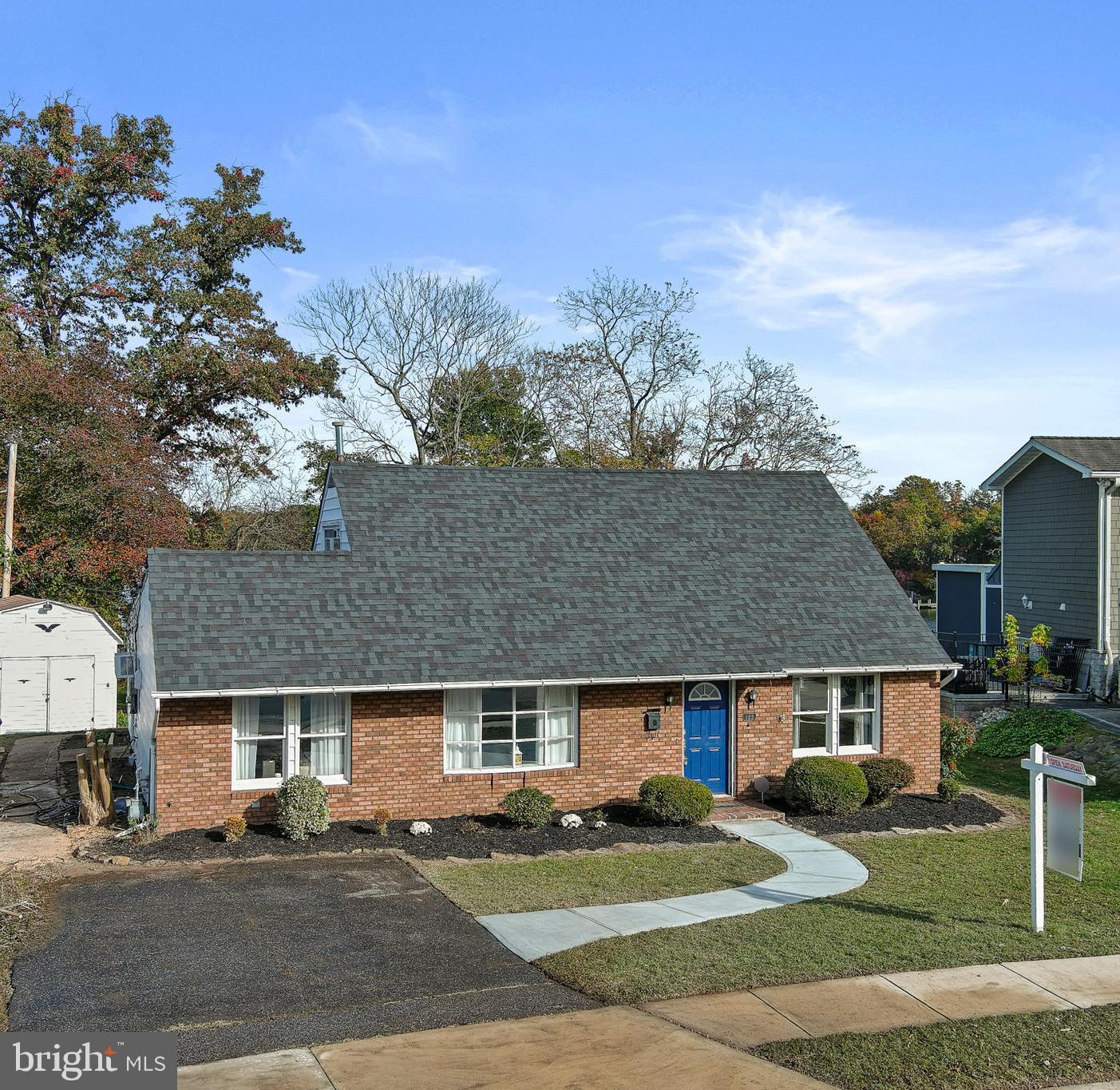 COUNTRY CLUB ESTATES - Residential