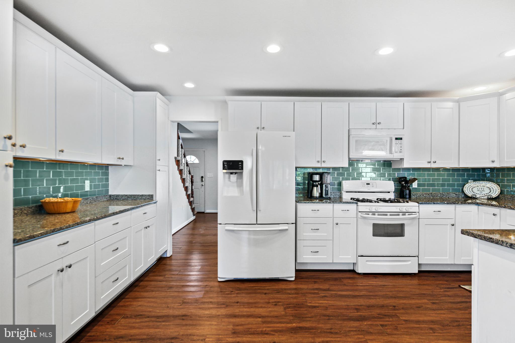 COUNTRY CLUB ESTATES - Residential