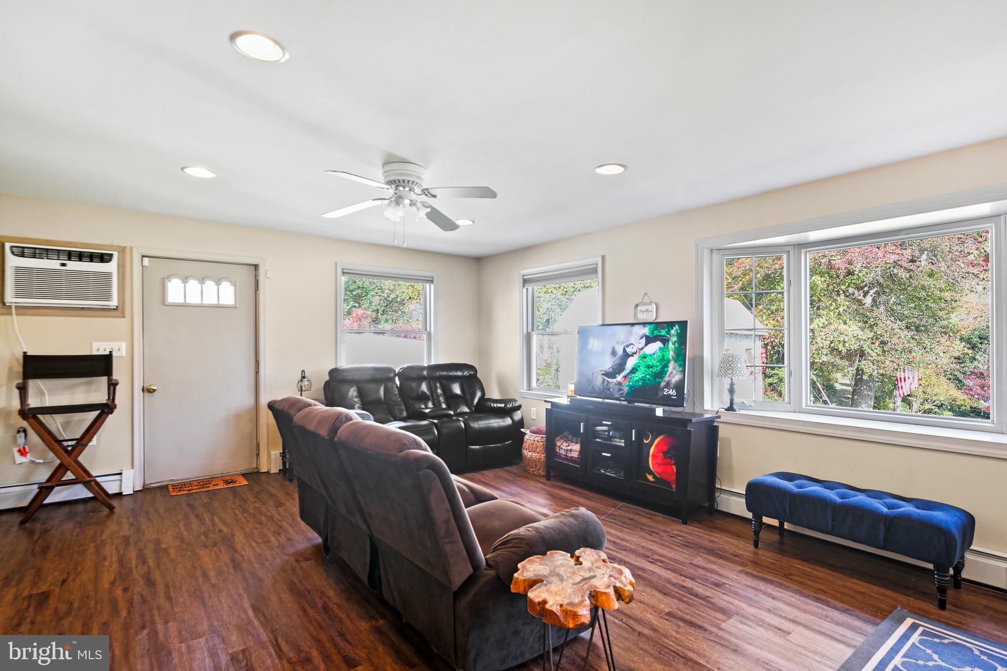 COUNTRY CLUB ESTATES - Residential