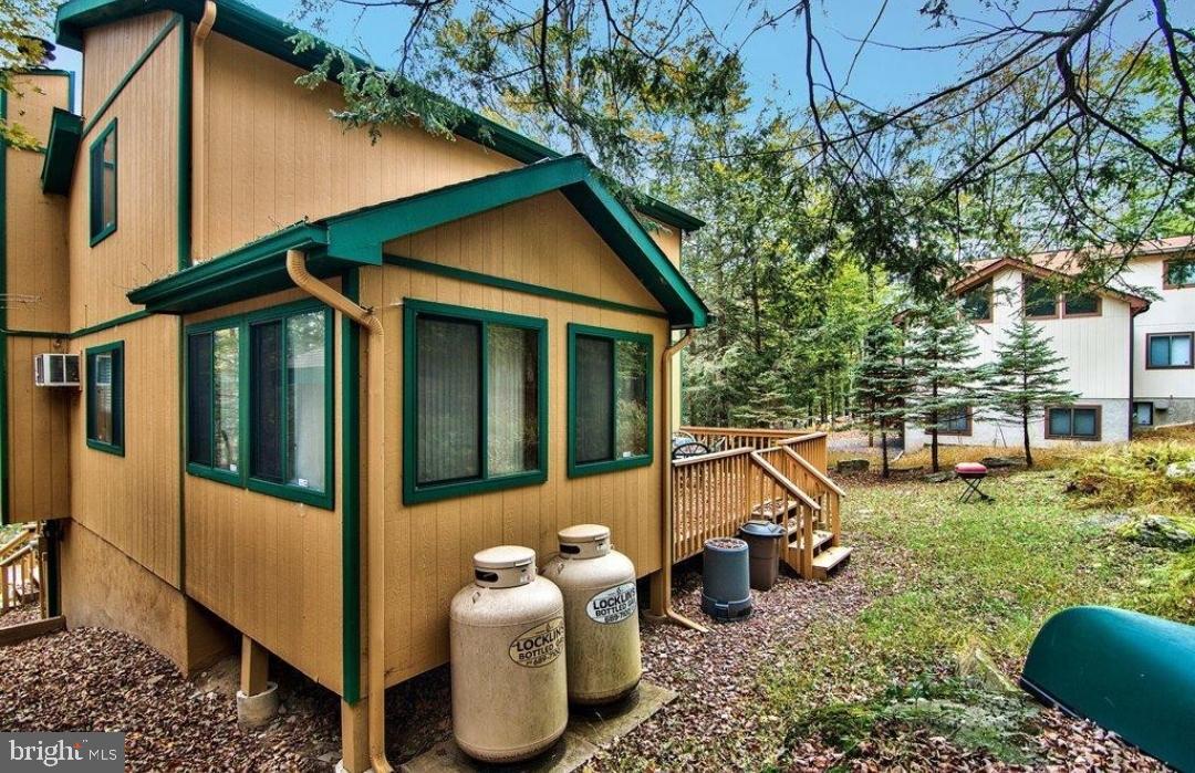 HIDEOUT THE - Residential Lease