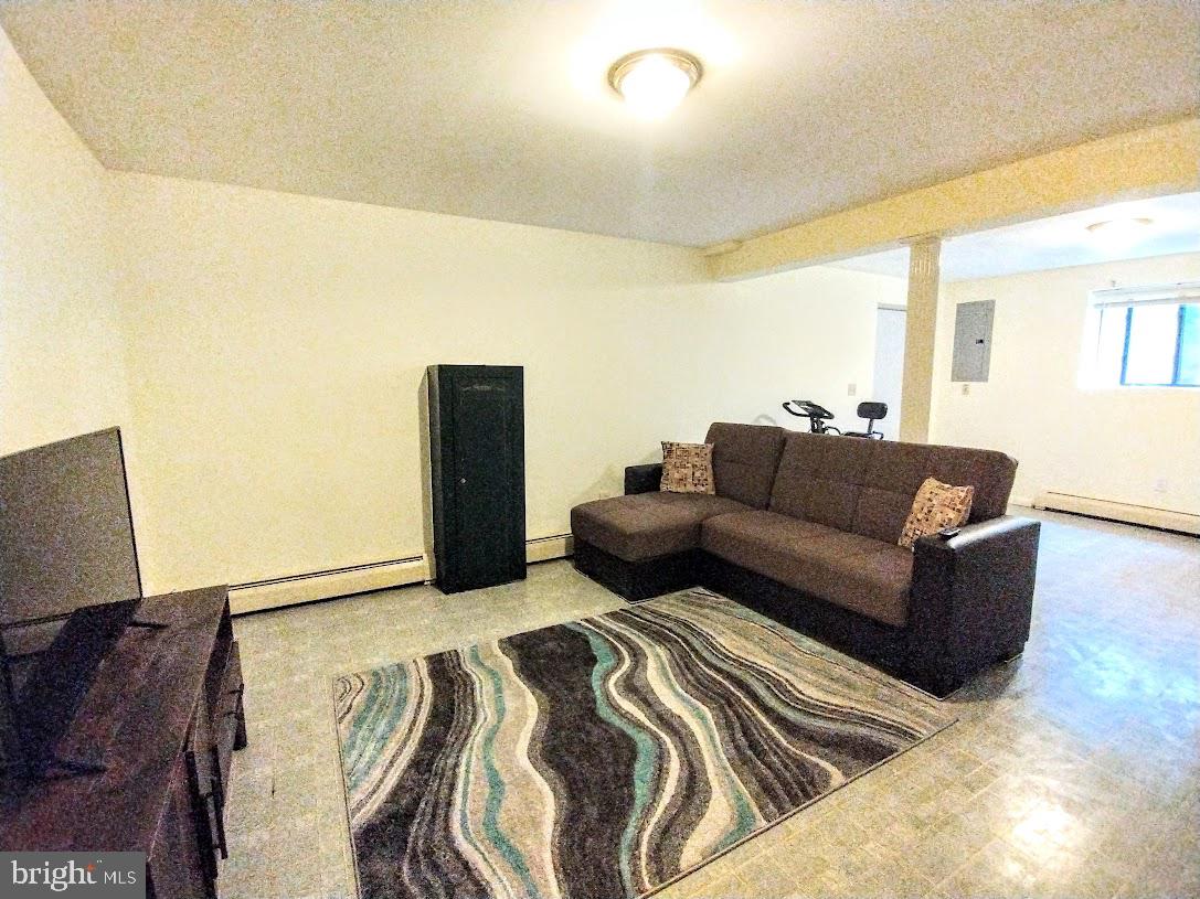 HIDEOUT THE - Residential Lease