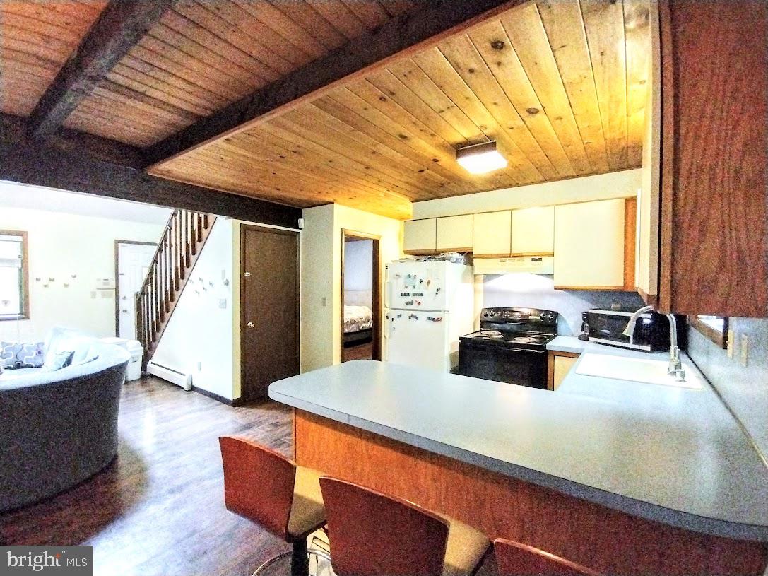 HIDEOUT THE - Residential Lease