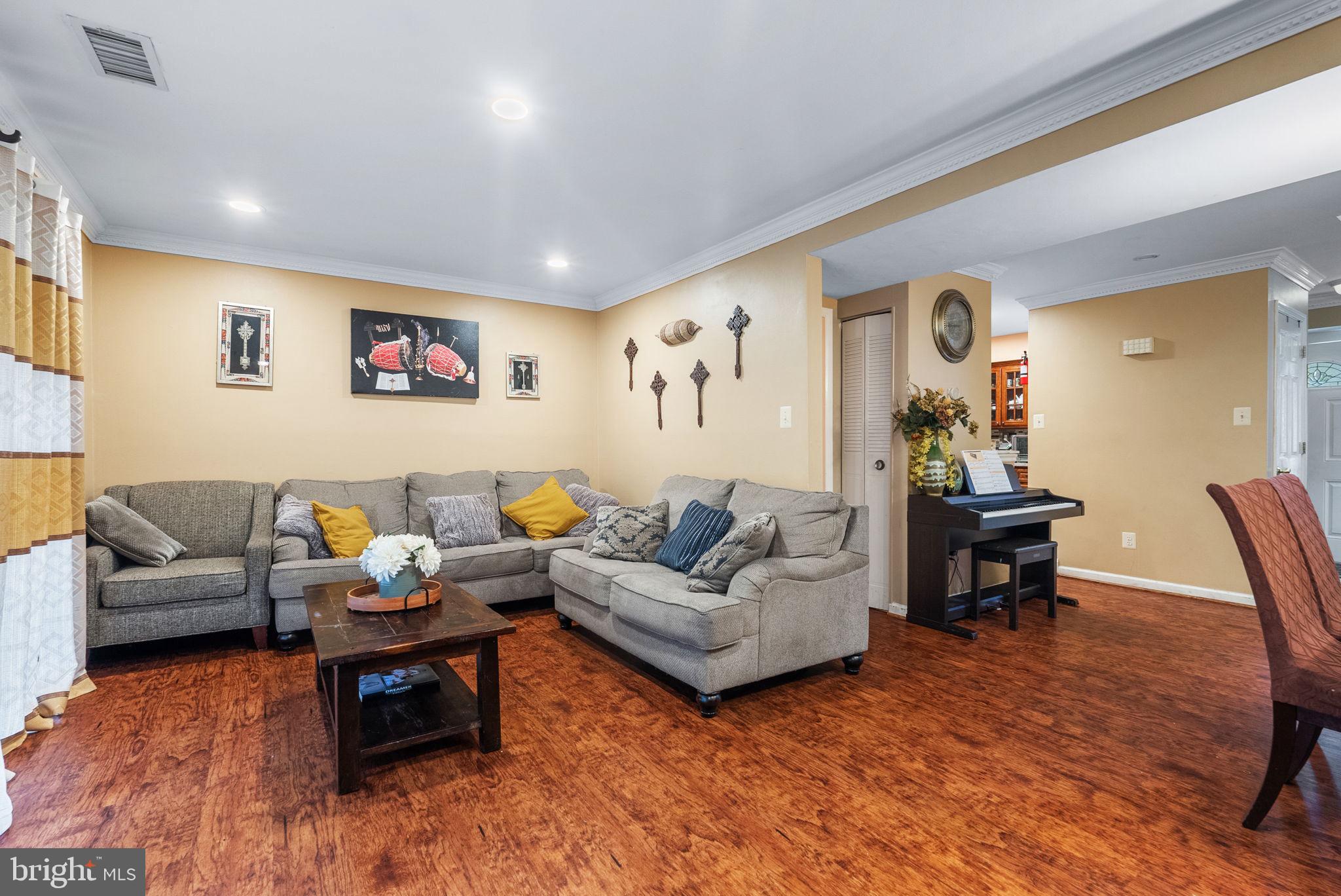 MONTCLAIR MANOR - Residential