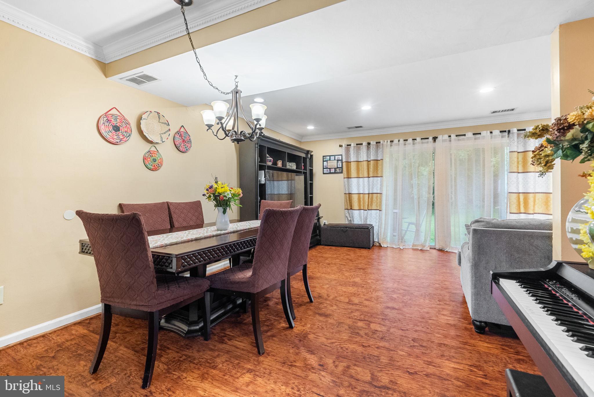 MONTCLAIR MANOR - Residential