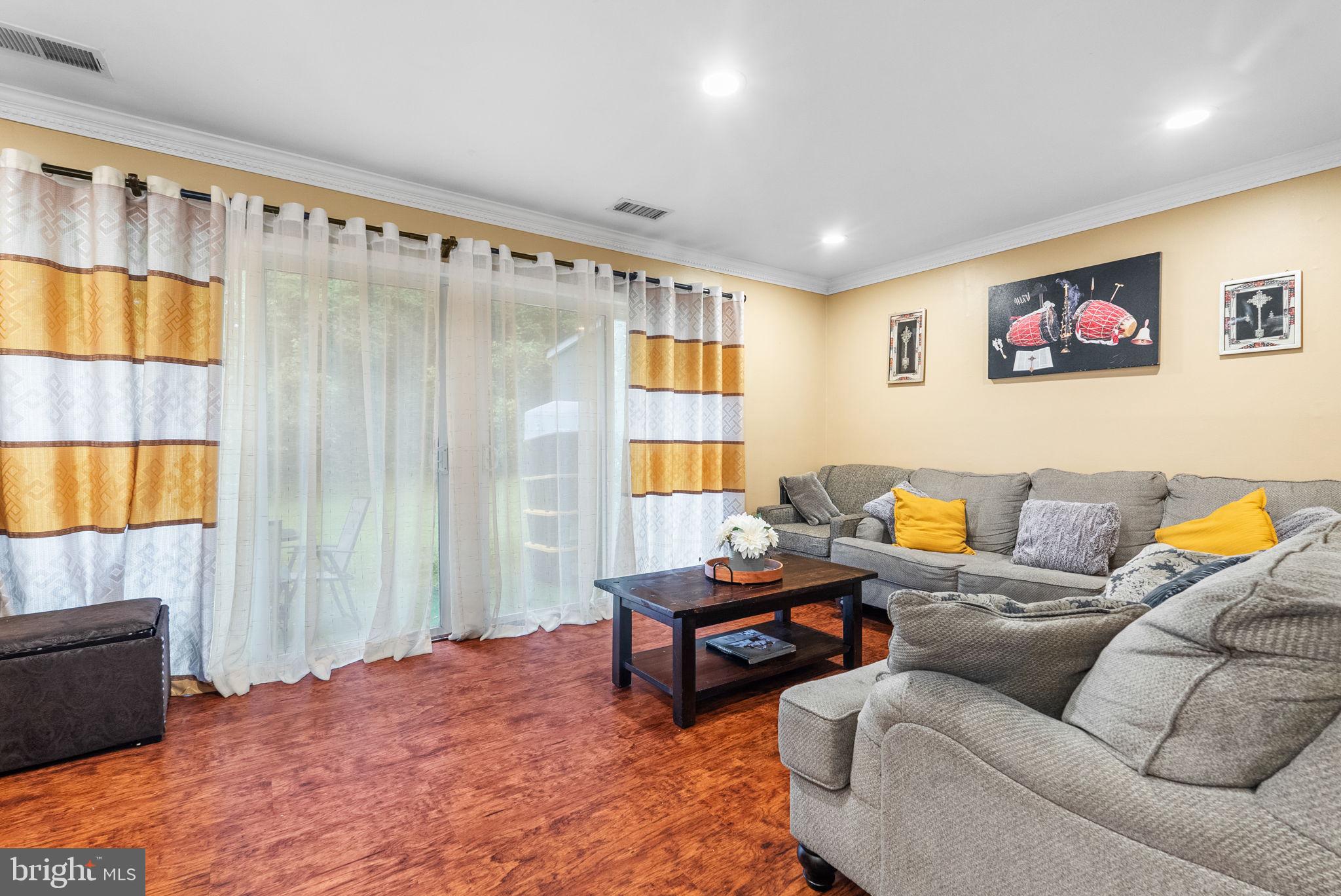 MONTCLAIR MANOR - Residential