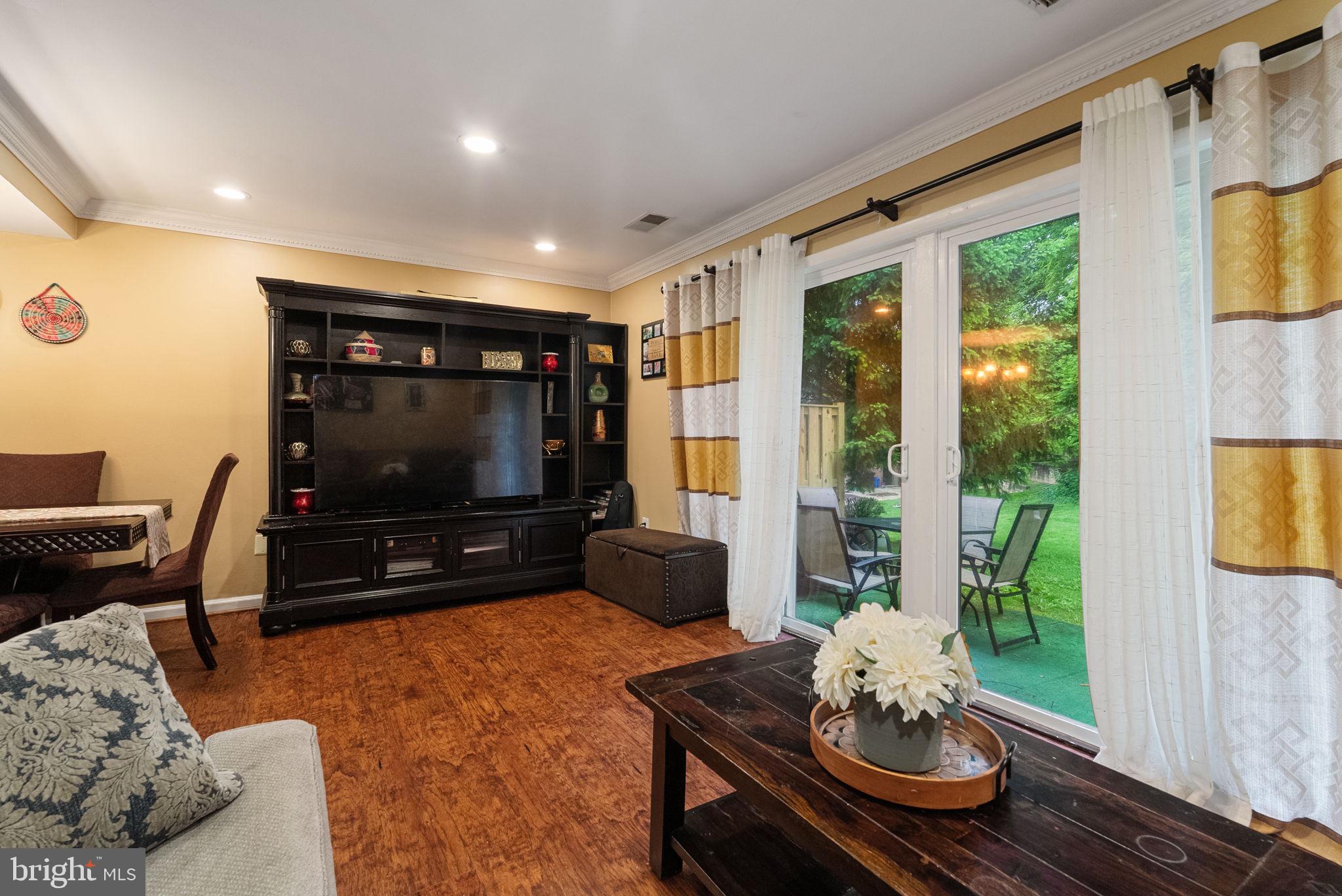 MONTCLAIR MANOR - Residential