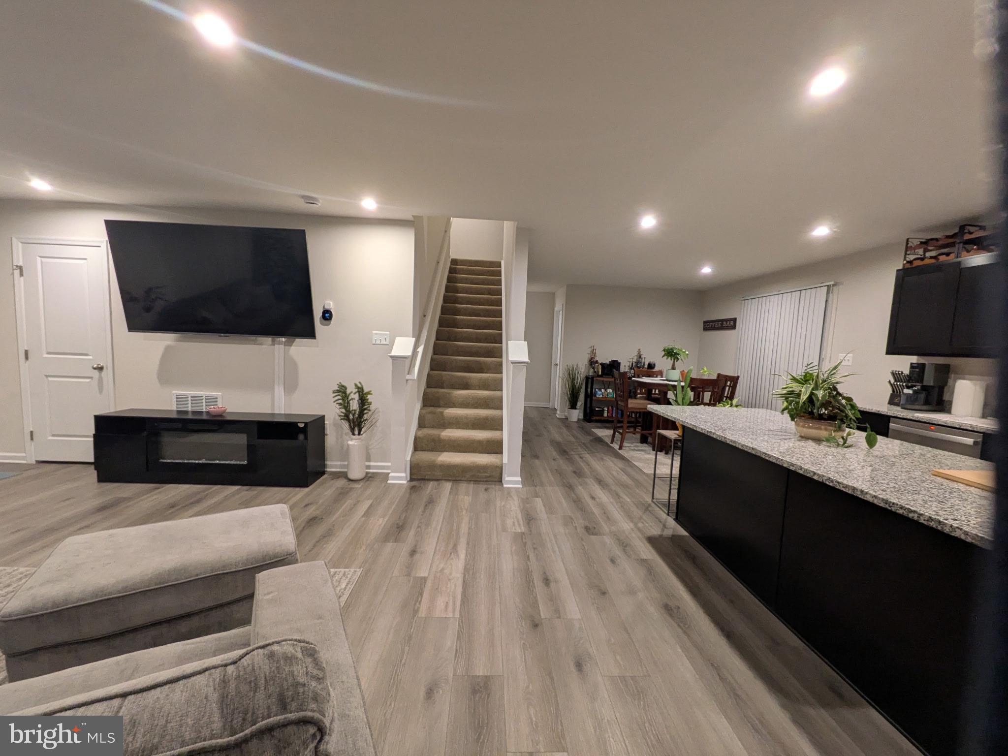 CARDINAL POINTE - Residential