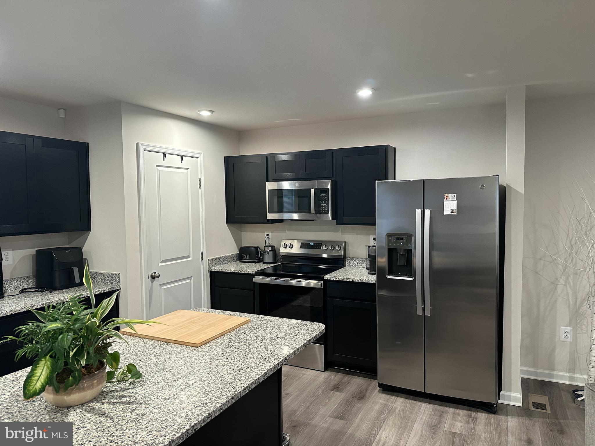 CARDINAL POINTE - Residential