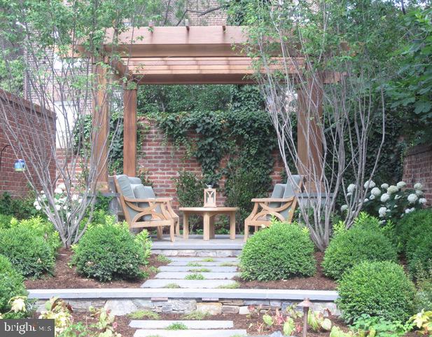 OLD TOWN ALEXANDRIA - Residential