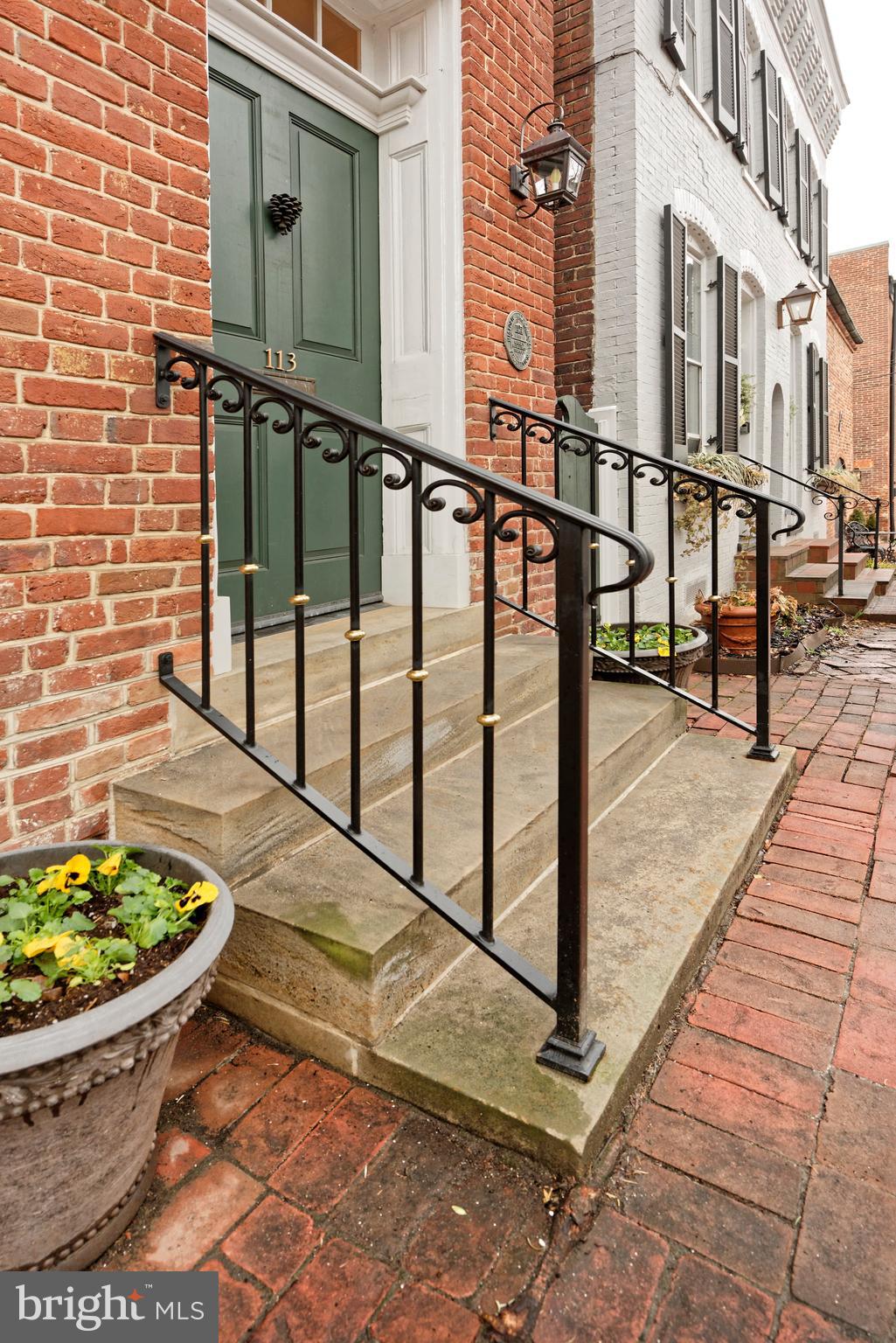 OLD TOWN ALEXANDRIA - Residential
