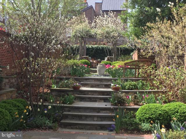 OLD TOWN ALEXANDRIA - Residential