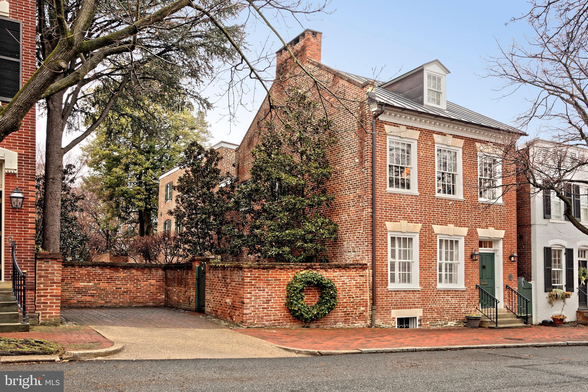 OLD TOWN ALEXANDRIA - Residential
