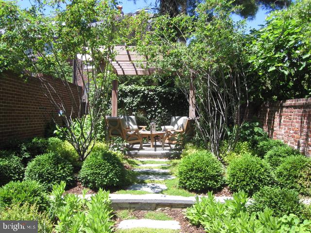 OLD TOWN ALEXANDRIA - Residential