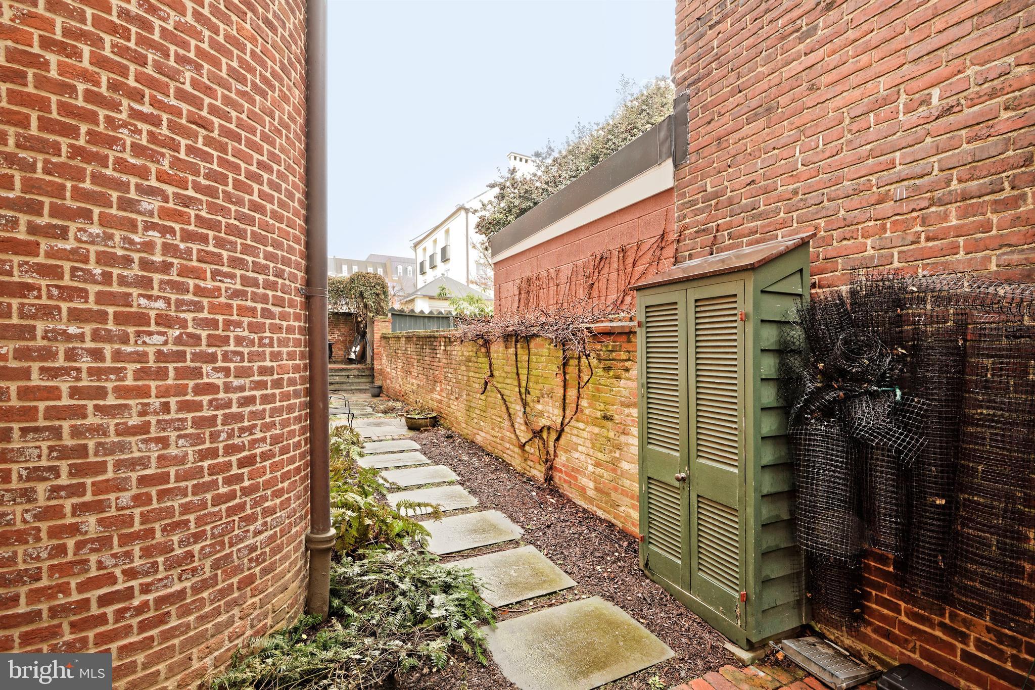 OLD TOWN ALEXANDRIA - Residential