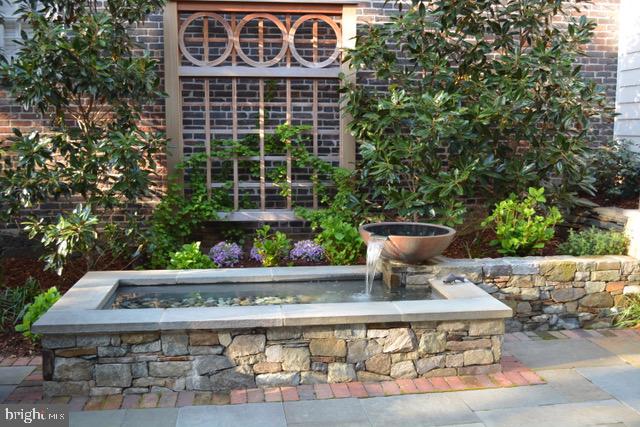 OLD TOWN ALEXANDRIA - Residential