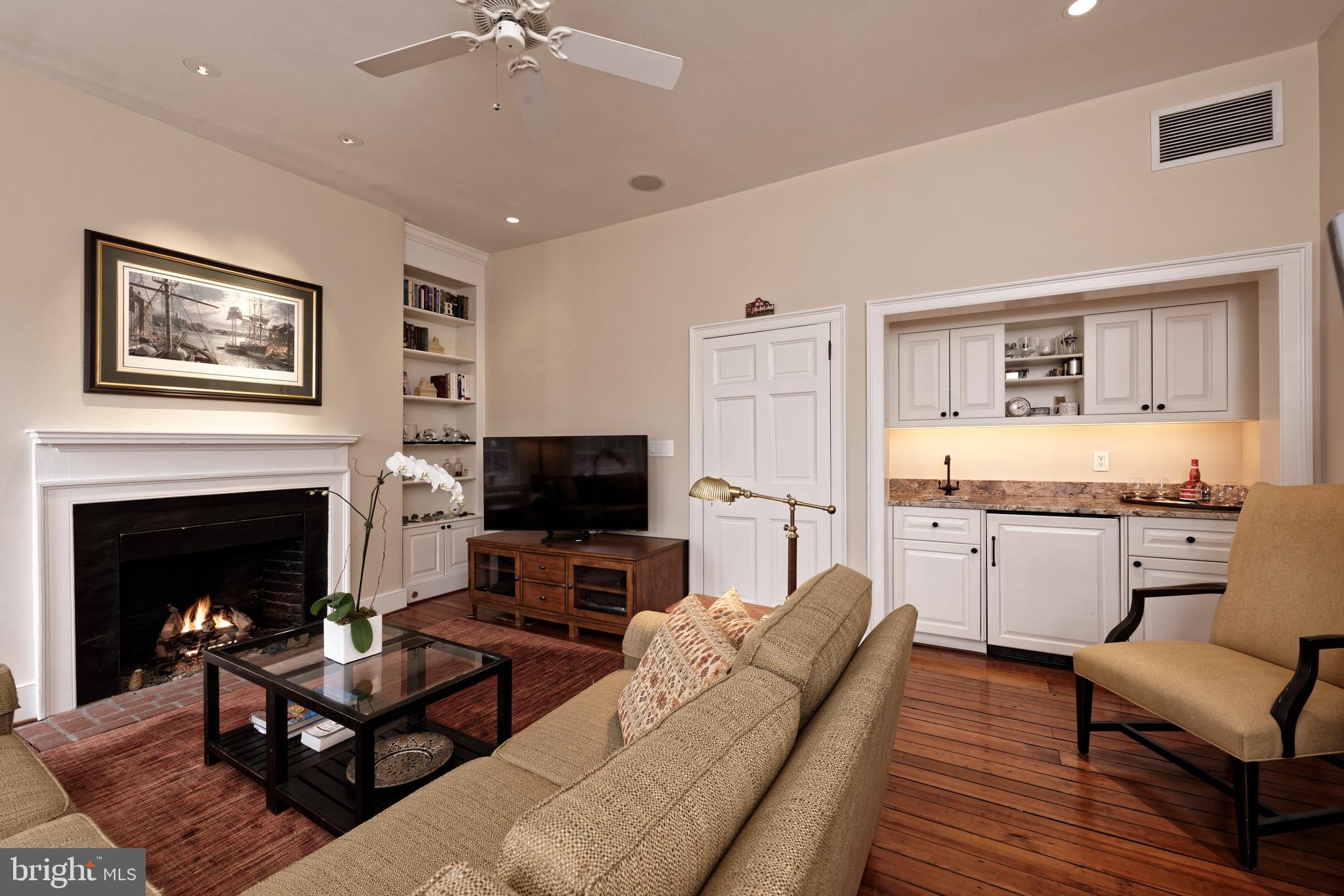 OLD TOWN ALEXANDRIA - Residential