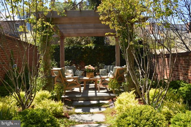 OLD TOWN ALEXANDRIA - Residential