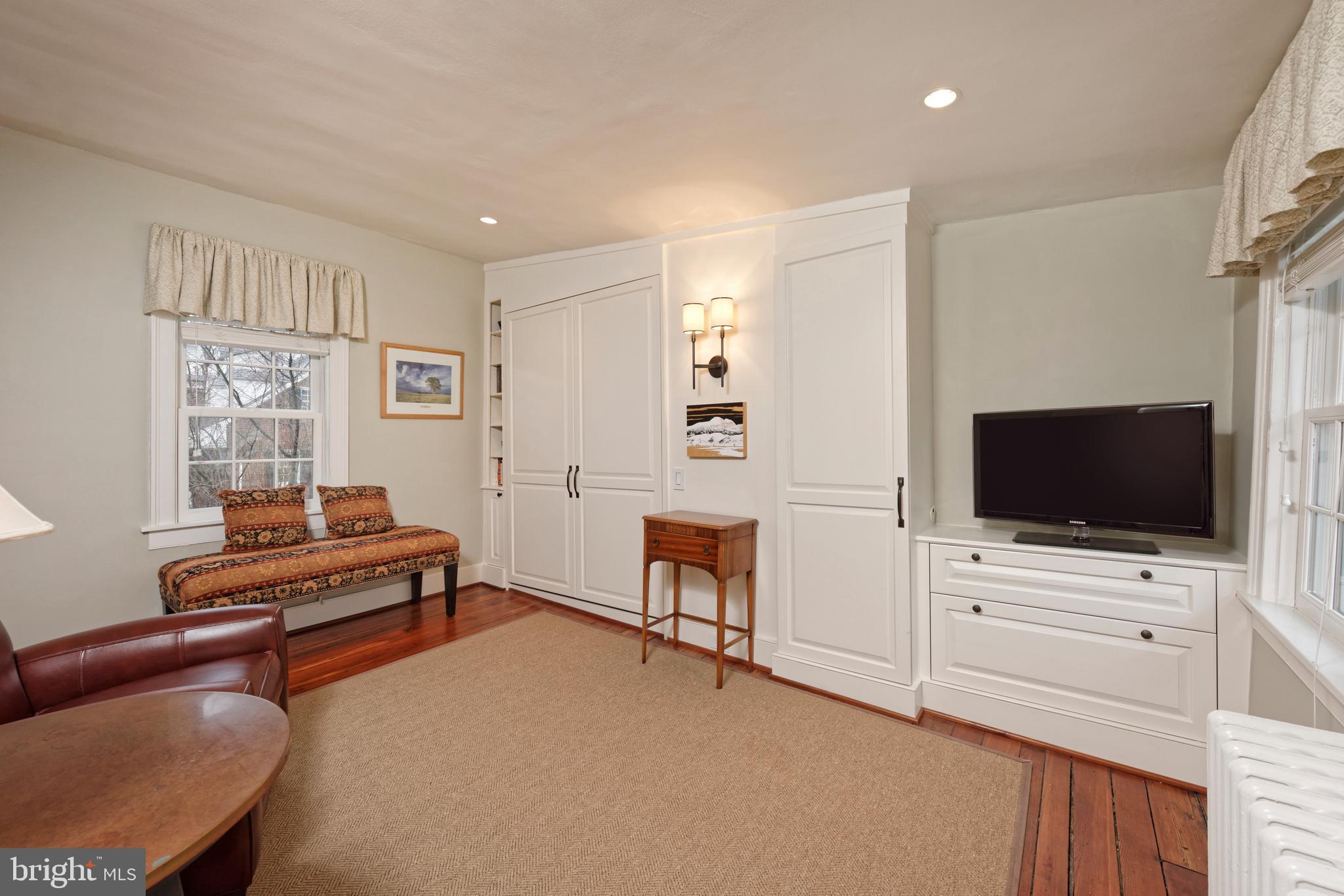 OLD TOWN ALEXANDRIA - Residential