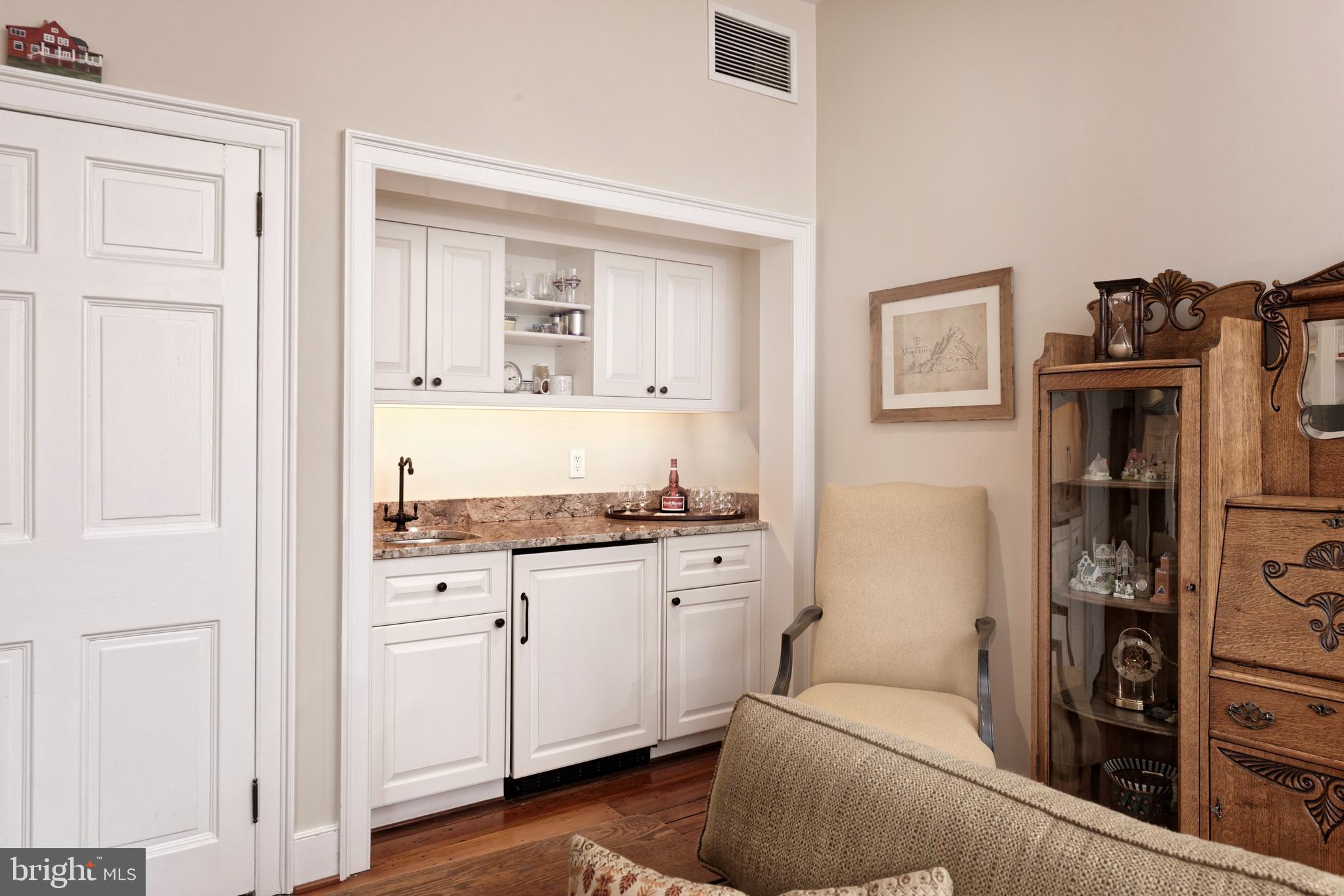 OLD TOWN ALEXANDRIA - Residential