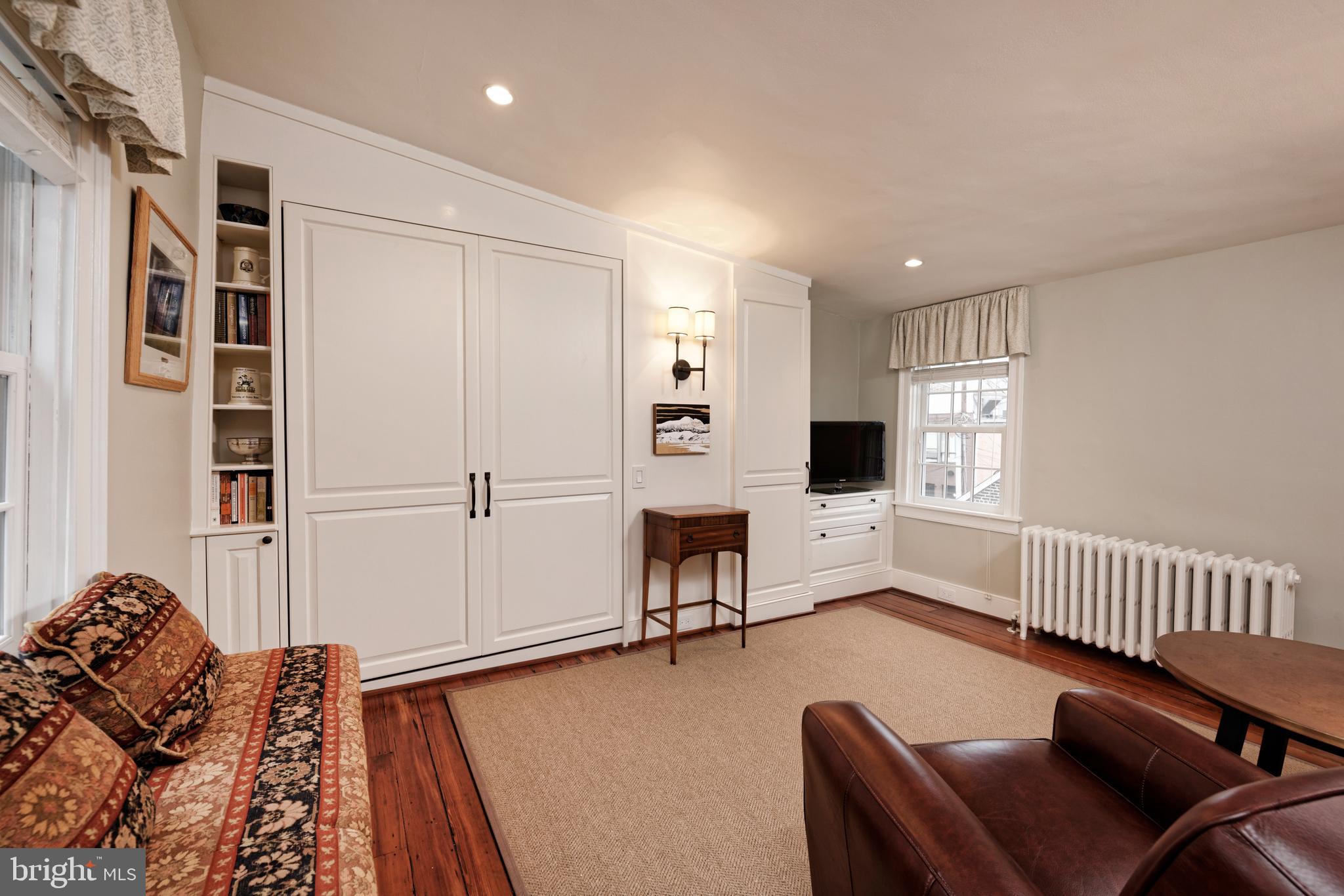 OLD TOWN ALEXANDRIA - Residential