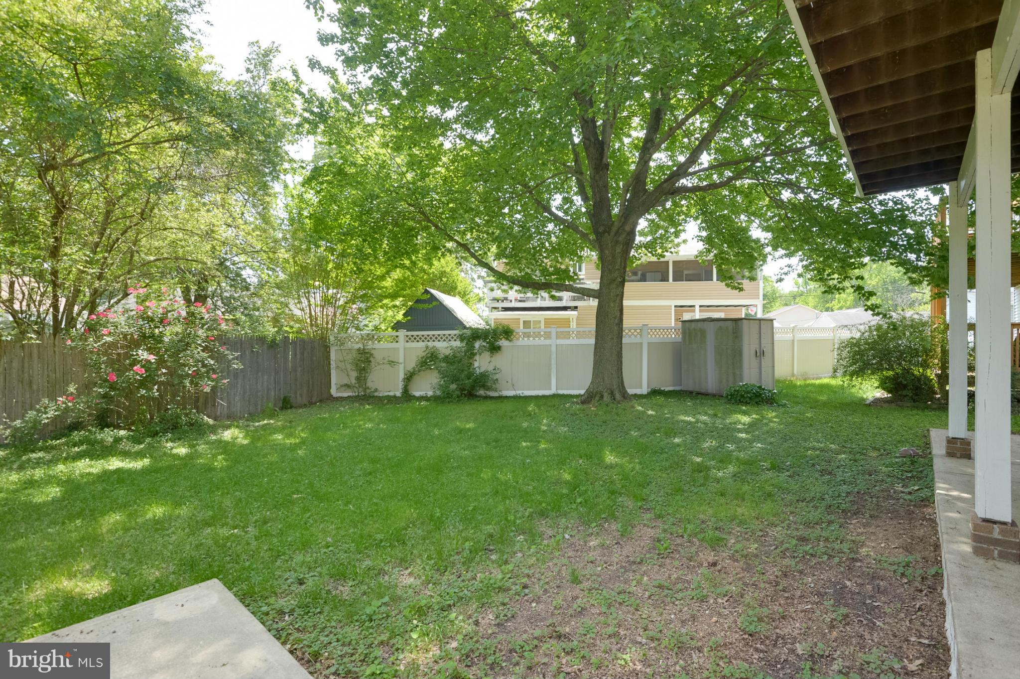 WOODLAND BEACH - Residential