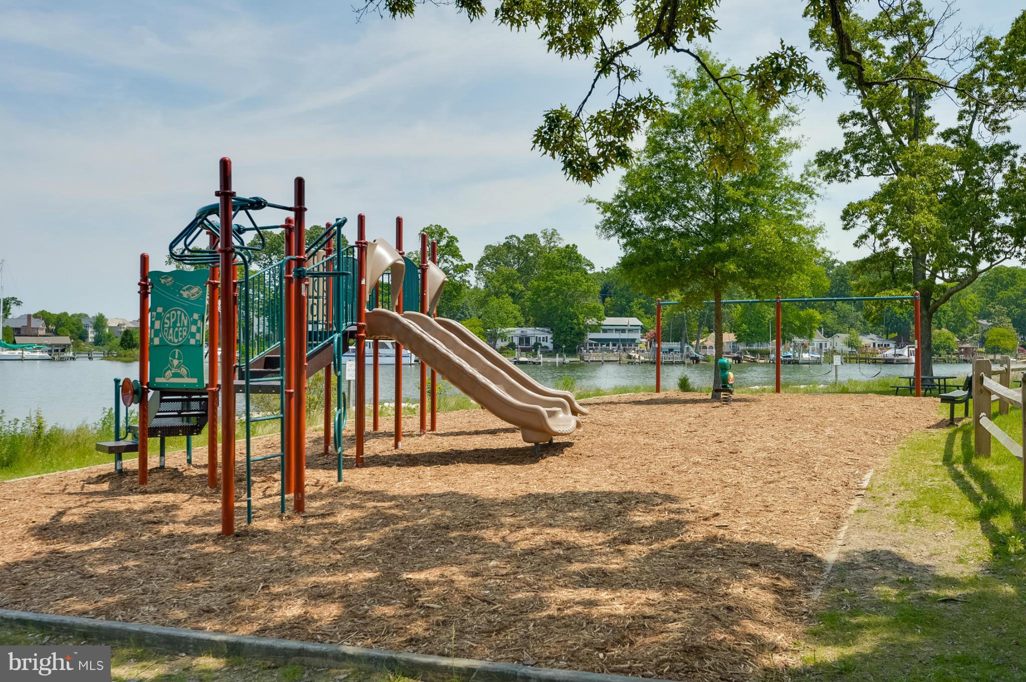 WOODLAND BEACH - Residential