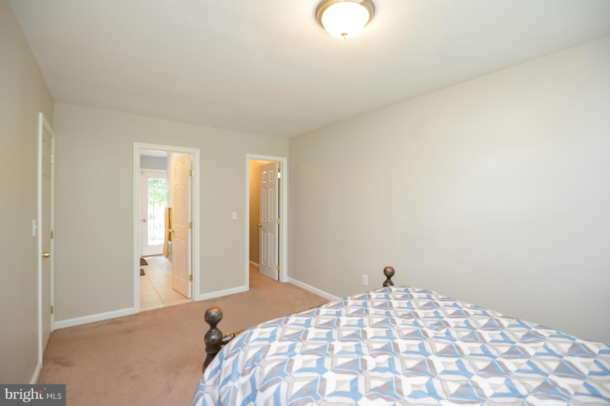 WOODLAND BEACH - Residential