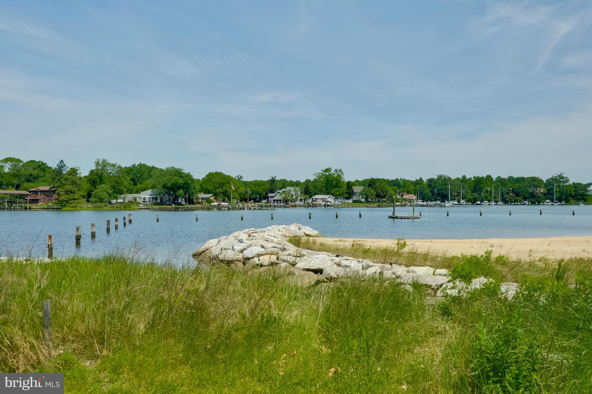 WOODLAND BEACH - Residential