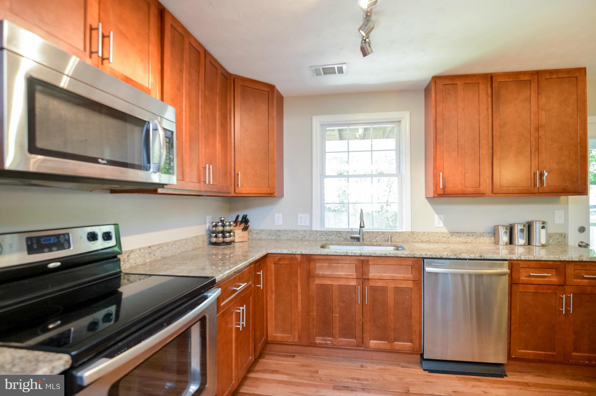 WOODLAND BEACH - Residential