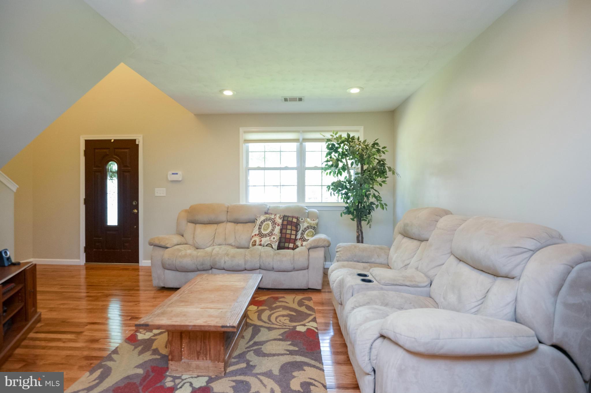 WOODLAND BEACH - Residential