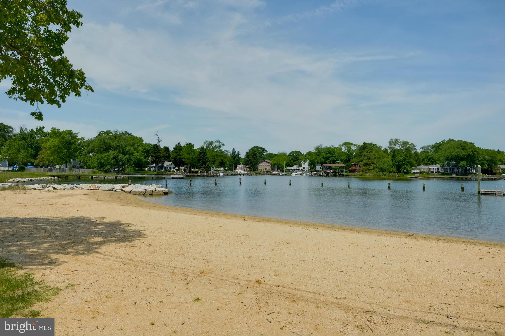 WOODLAND BEACH - Residential