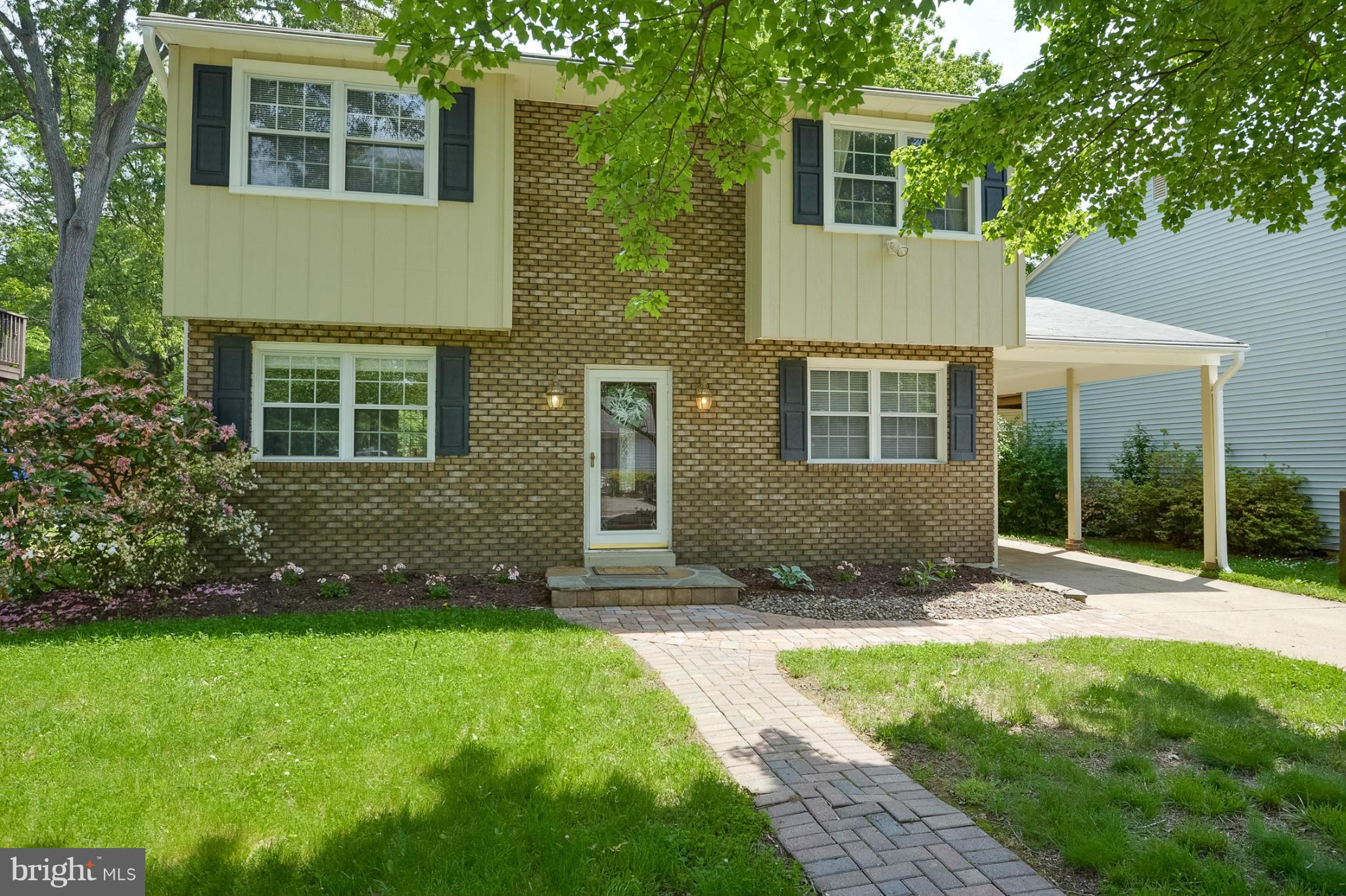 WOODLAND BEACH - Residential