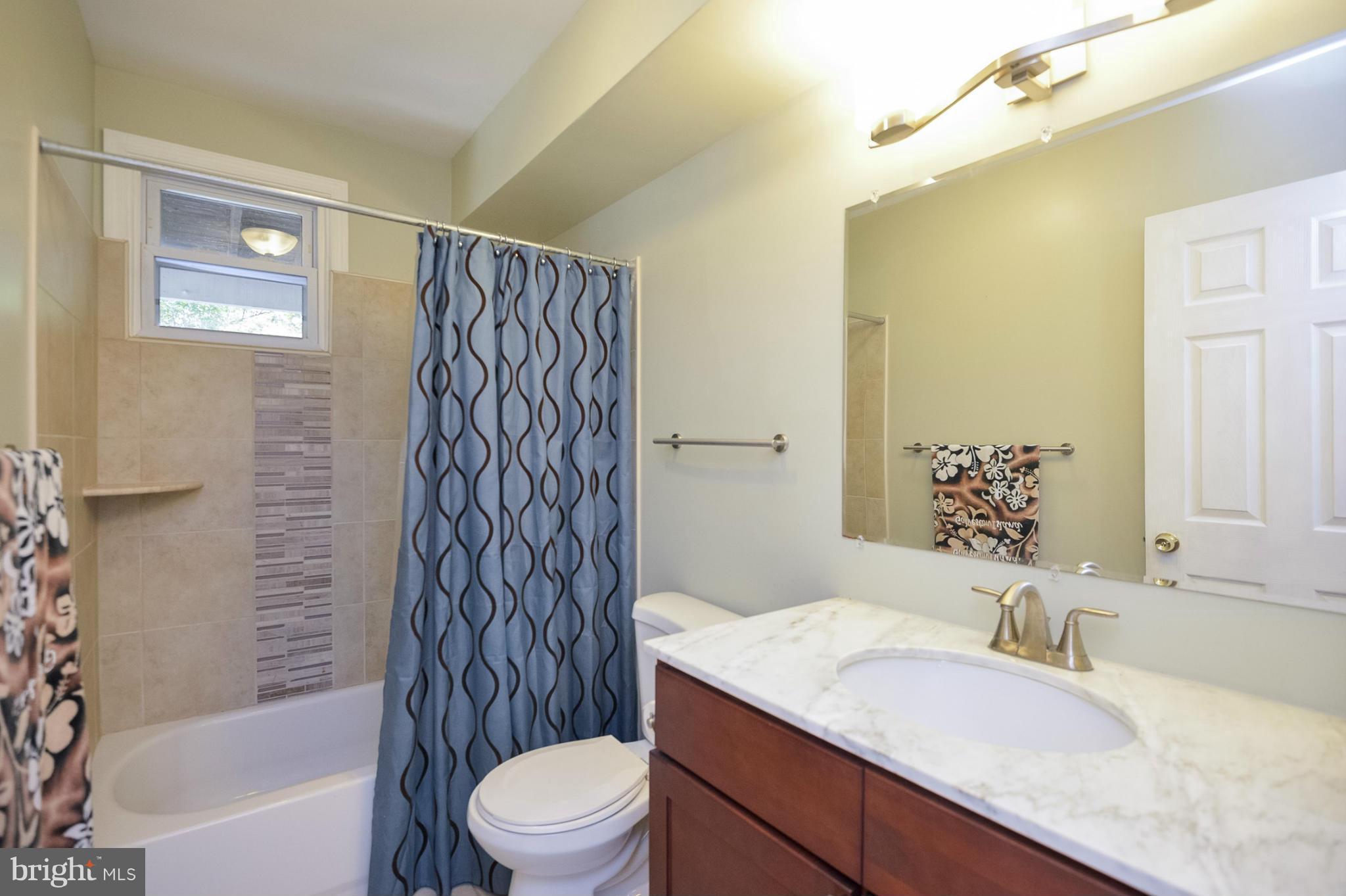 WOODLAND BEACH - Residential