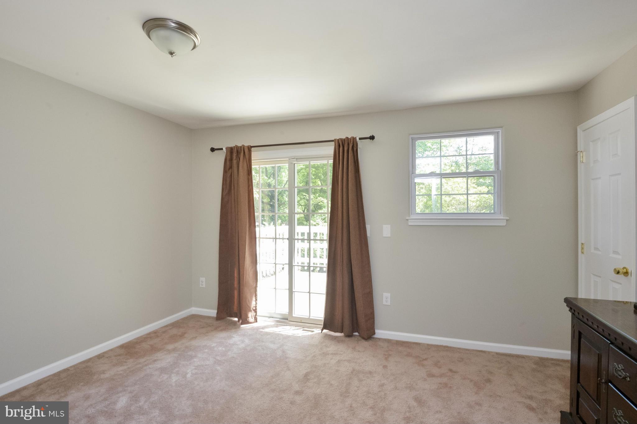 WOODLAND BEACH - Residential