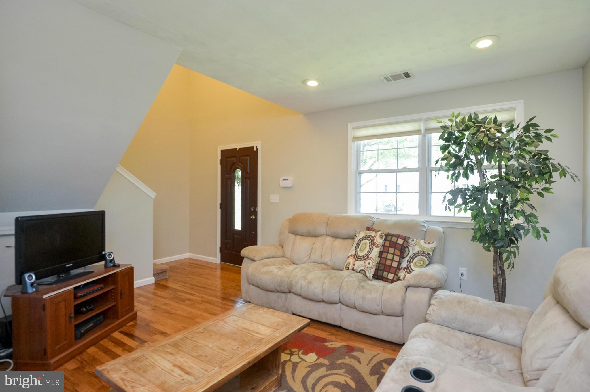 WOODLAND BEACH - Residential