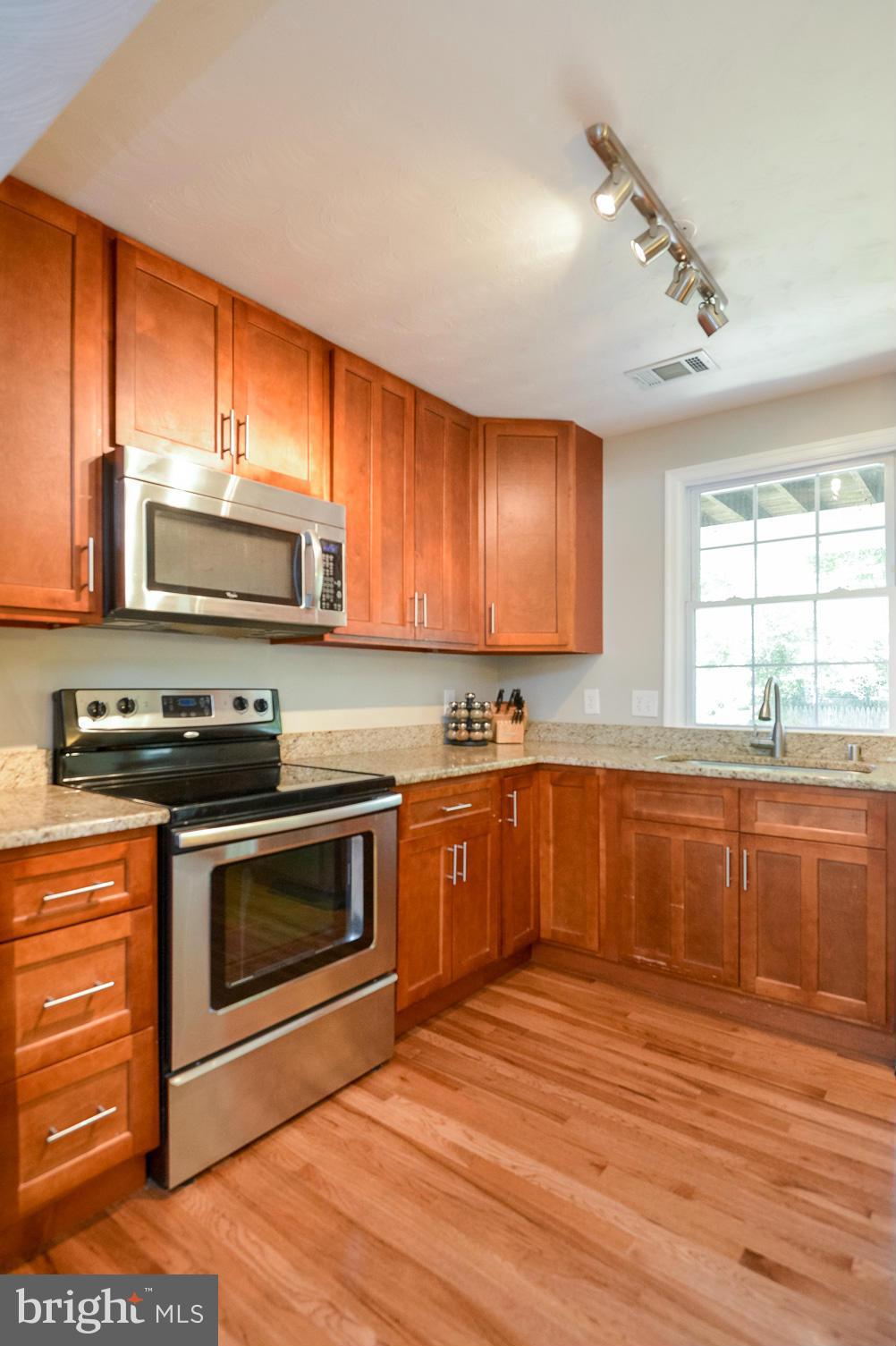 WOODLAND BEACH - Residential