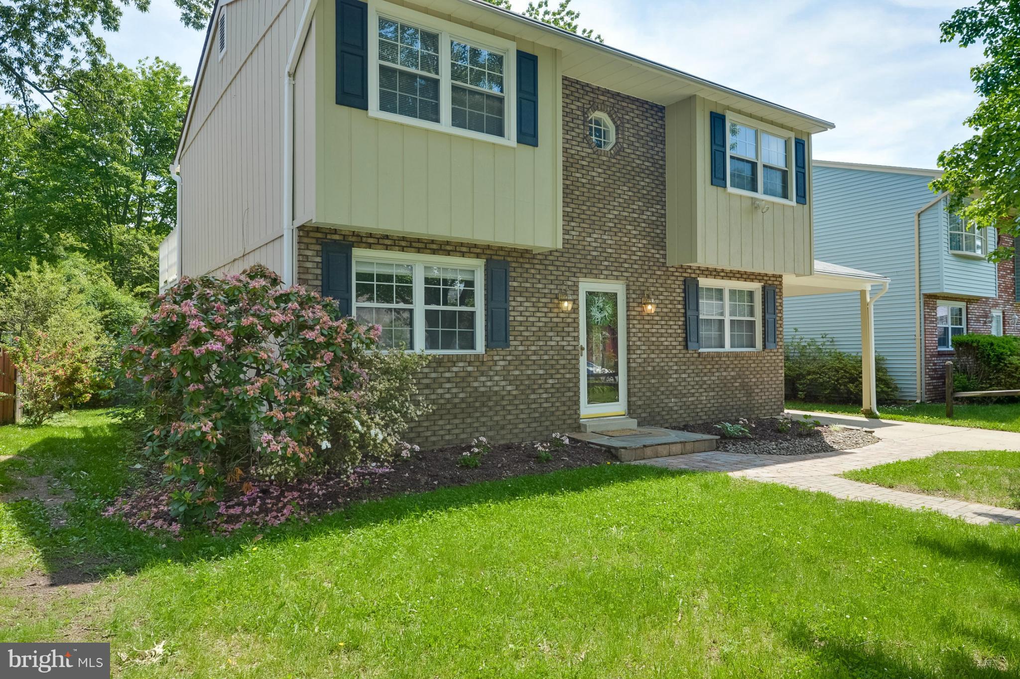 WOODLAND BEACH - Residential