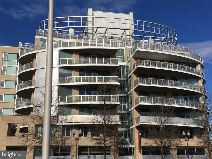 Located between Clarendon and Virginia Square with a view of the Washington Monument!  Two blocks to Virginia Square Metro.  High ceilings, exposed ducts, HW floors, recessed lighting, granite counter tops and Stainless Steel appliances give this apartment a great  modern feel.Includes access to Fitness Center, Concierge, and Memorial Views from Rooftop Terrace.