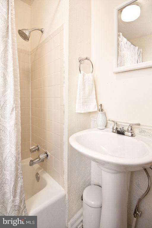 WASHINGTON SQ WEST - Residential Lease